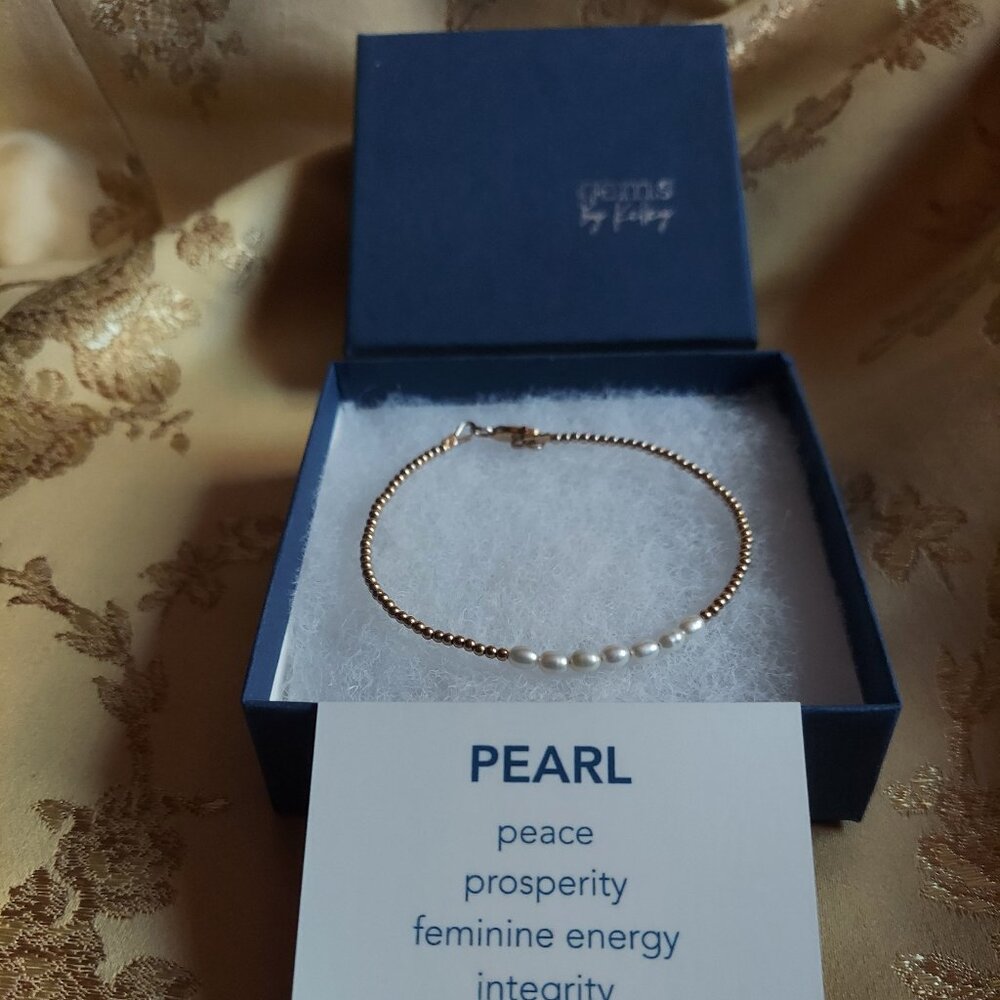NEW Pearl and Gold bracelet~ 8" GREAT JUNE BIRTHDAY GIFT FOR HER!!